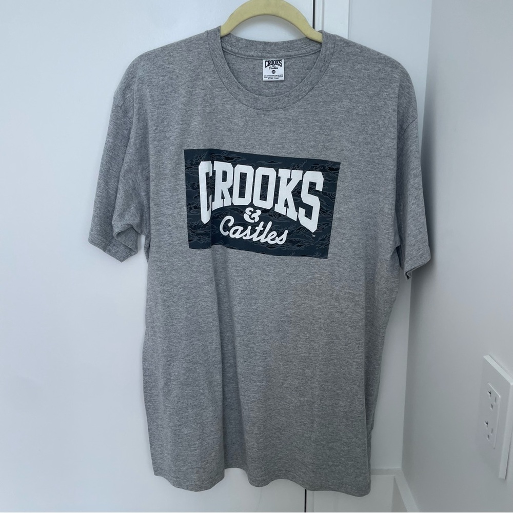 Crooks & Castles Men’s Tshirt Size Large